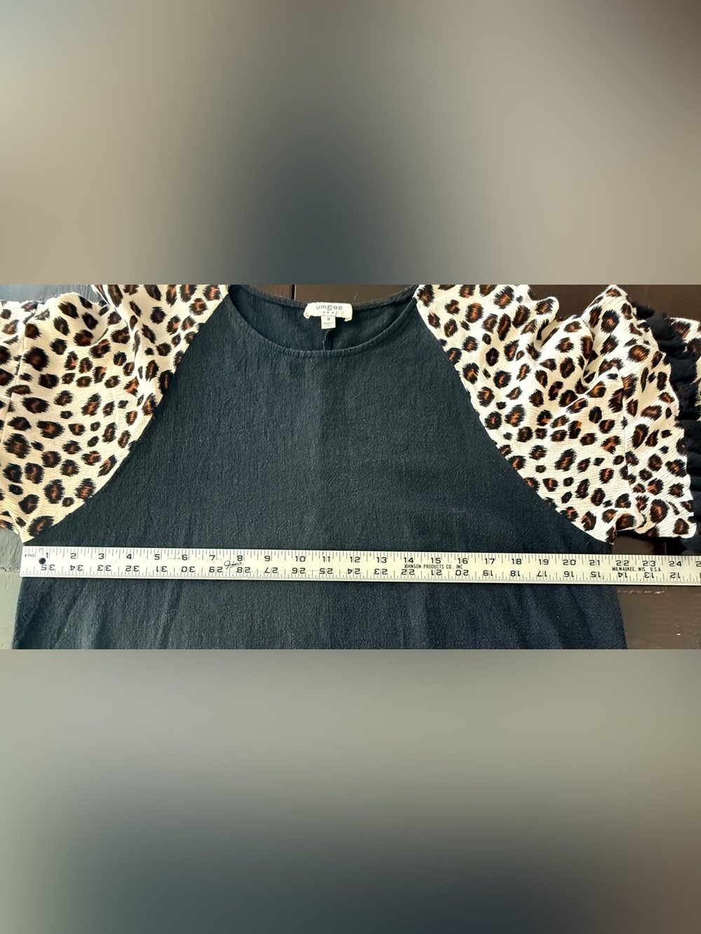 Umgee Boho Linen Blend
Leopard Print tiered Ruffle Sleeve Tunic
EUC Oversized M - Picture 7 of 9